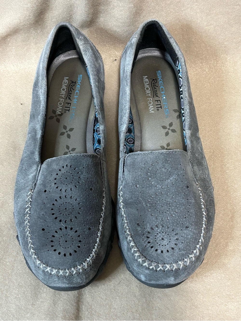 Skechers Relaxed Fit Gray Suede Slip-On Loafers Sz 7.5 EUC